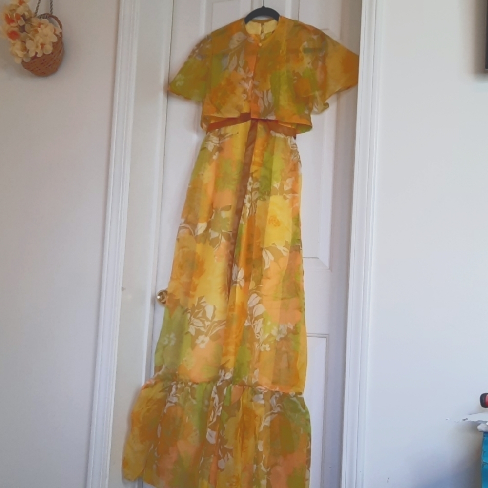 1970s vintage dress prom dress halter dress buttons on breast beautiful yellow